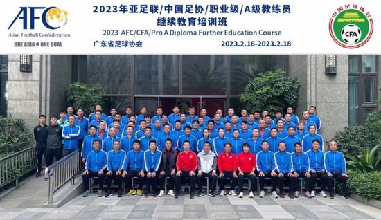 朵丝佳穿泳装图片