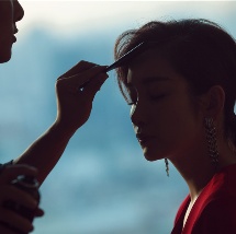 《艳女伦交》未删减版在线观看